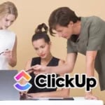 Panel de ClickUp con logo de Forbes destacando su reconocimiento como la herramienta de gestión de proyectos más destacada.
