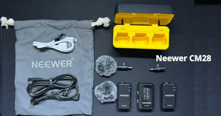 Neewer CM28: Revisión del Mejor Micrófono Inalámbrico 1 El micrófono Neewer CM28 en un entorno de grabación profesional, mostrando su facilidad de uso y portabilidad.